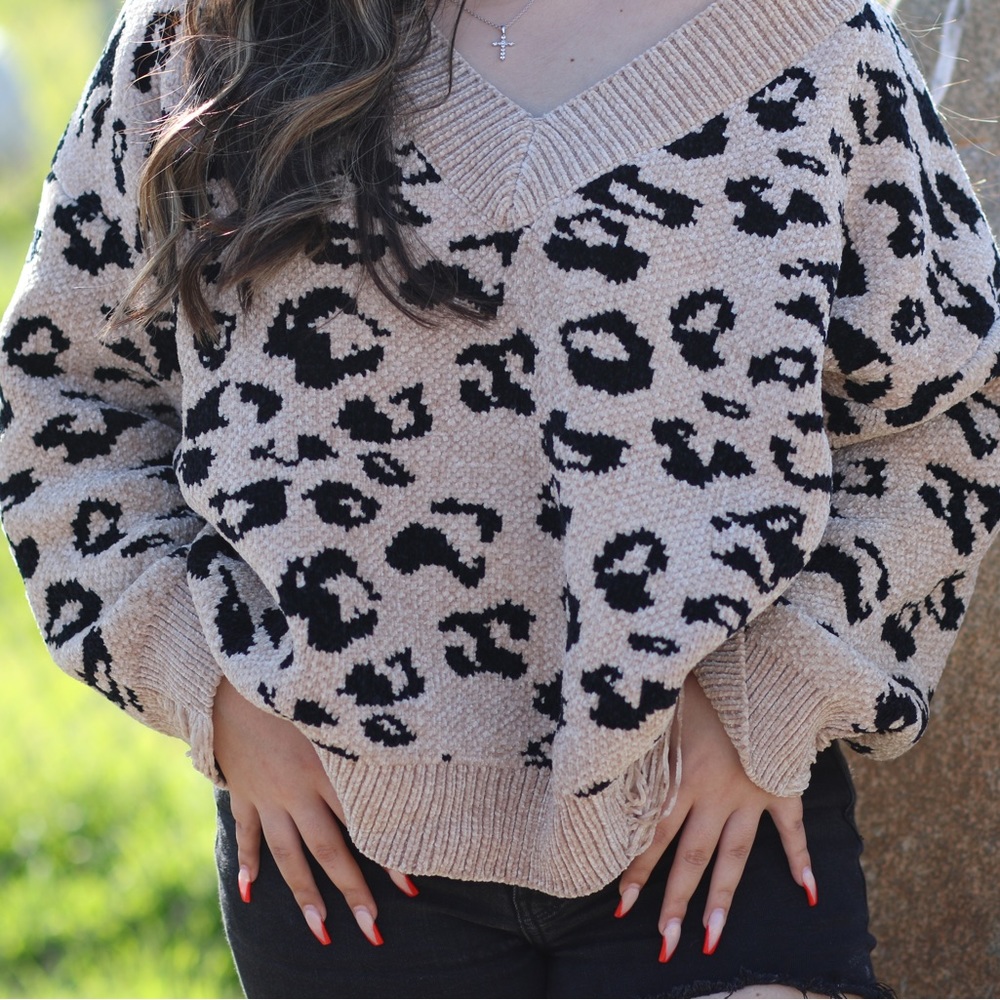 oversize sweater in multiple sizes. Leopard print.